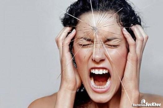 Bệnh chấn động não: Khái niệm, nguyên nhân, triệu chứng, điều trị, cách phòng ngừa 3 Đau đầu là một trong những dấu hiệu rõ ràng nhất của bệnh chấn động não