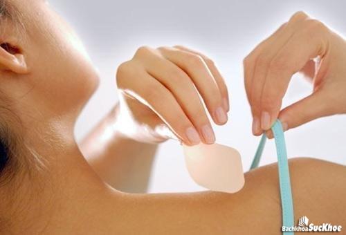 Tổng hợp các biện pháp tránh thai an toàn nhất hiện nay cho chị em 29 Sử dụng miếng dán tránh thai
