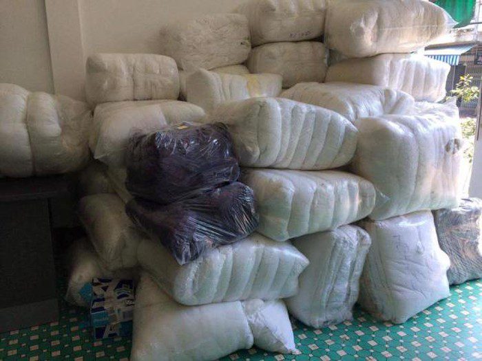 Số lượng lớn tại các khách sạn được tập trung quyên góp Độc đáo tái chế vải cũ thành đồ mới tinh tươm, sưởi ấm cho trẻ em nghèo