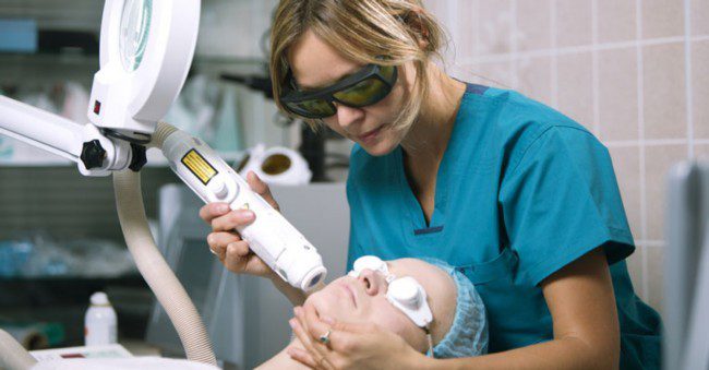 Sau laser, làn da cần 2-3 tuần để phục hồi hoàn toàn Sau laser, làn da cần 2-3 tuần để phục hồi hoàn toàn